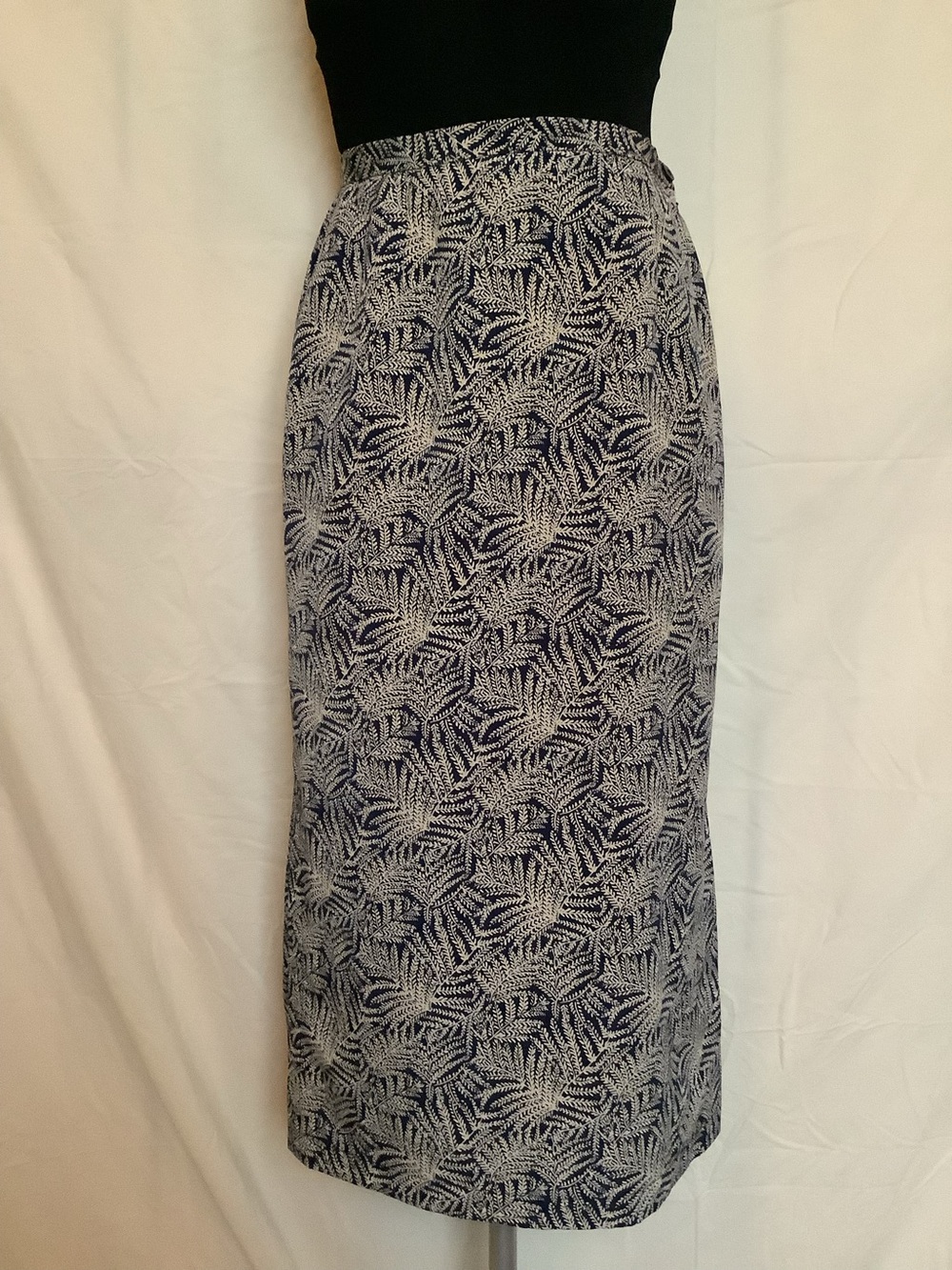 Talbots Straight Midi Skirt-Navy Blue with Tan Fern Pattern-Side Slits-Lined-8